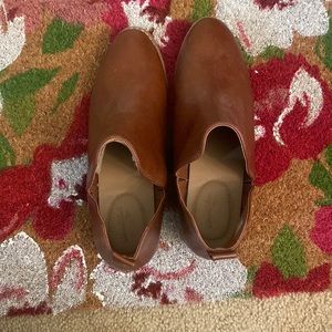 Women’s ankle booties